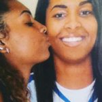 Sierra-Savannahkissinghercheek